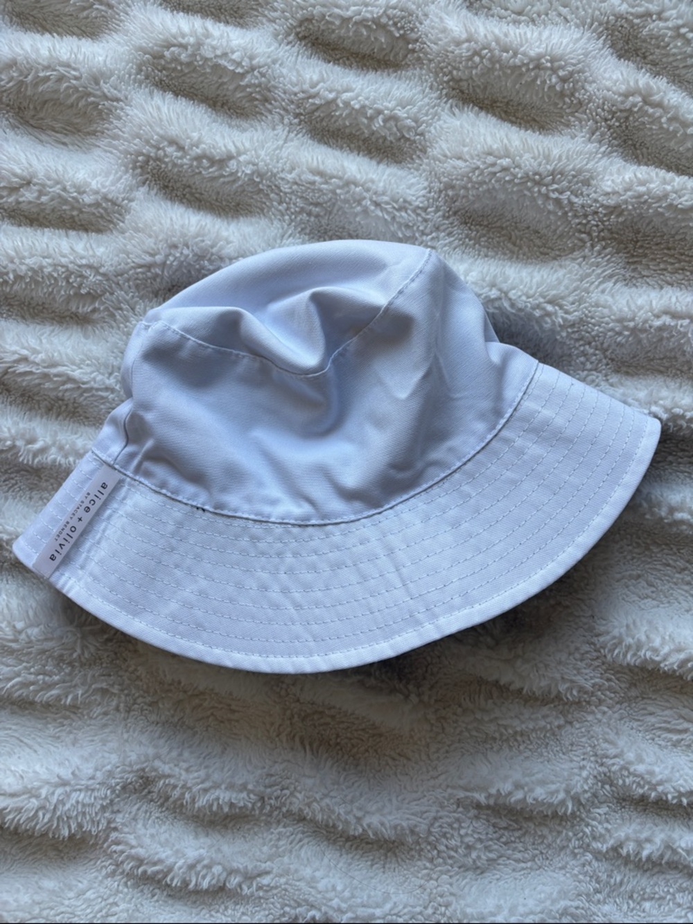 Alice + Olivia Black Reversible Bucket Hat with White Daisy Print - Picture 3 of 9